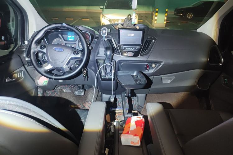 Used Ford Tourneo Custom 2017 2.0T Automatic Elite Version Center Console