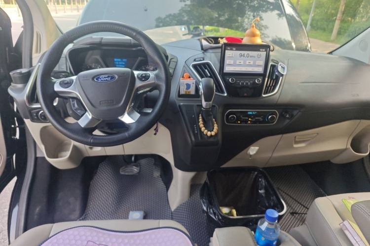 Used Ford Tourneo Custom 2017 2.0T Automatic Elite Edition Center Console