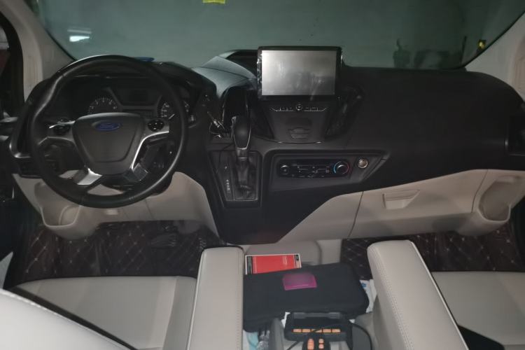 Used Ford Tourneo Custom 2017 2.0T Automatic Elite Edition Center Console
