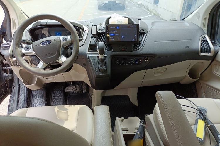 Used Ford Tourneo Custom 2017 2.0T Automatic Elite Edition Center Console