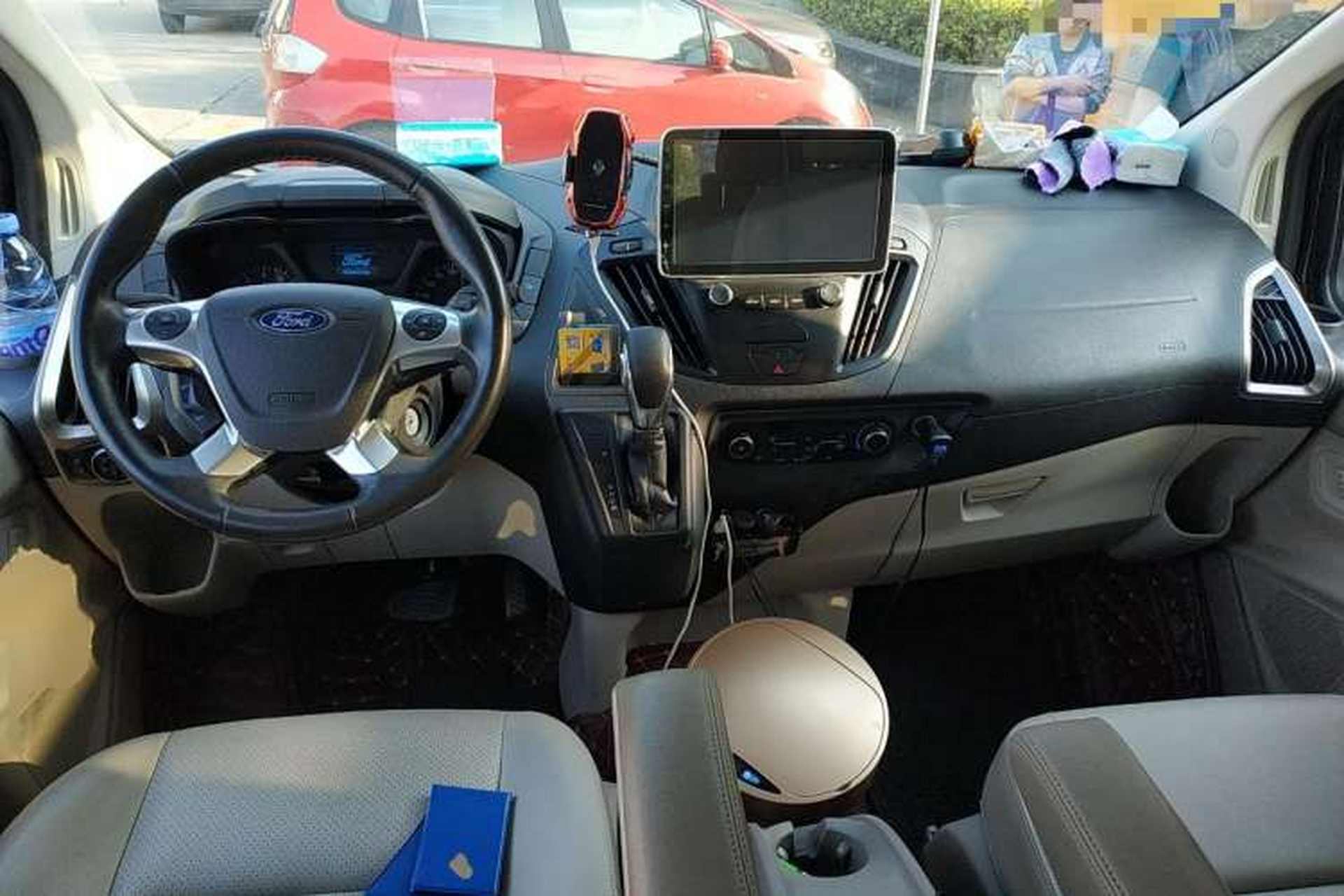 Used Ford Tourneo Custom 2017 2.0T Automatic Elite Edition Center Console