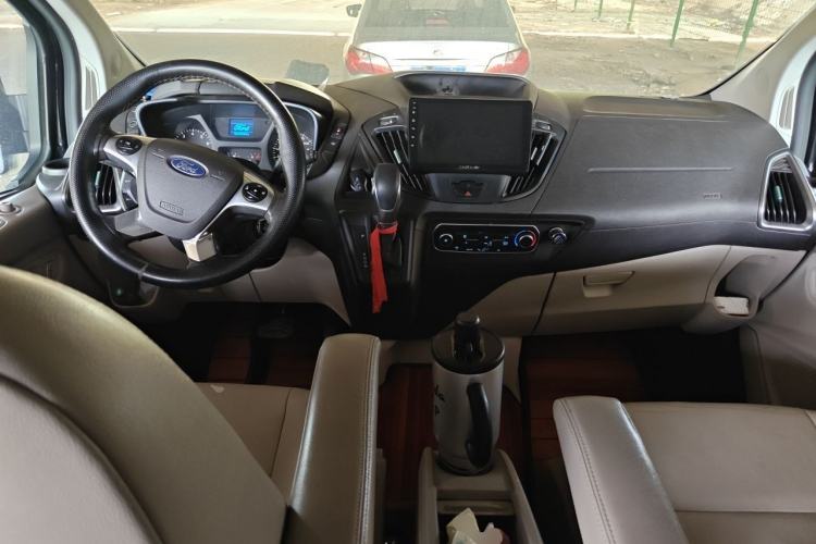 Used Ford Tourneo Custom 2017 2.0T Automatic Elite Version Center Console