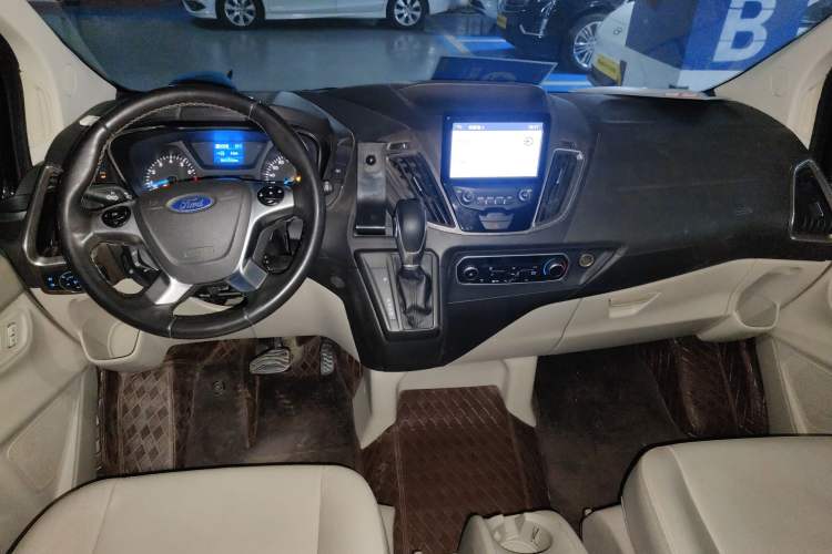 Used Ford Tourneo Custom 2017 2.0T Automatic Elite Version Center Console