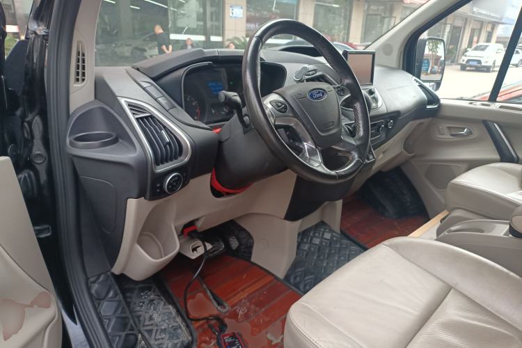 Used Ford Tourneo Custom 2017 2.0T Automatic Elite Version Center Console