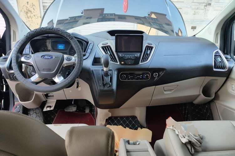 Used Ford Tourneo Custom 2017 2.0T Automatic Elite Version Center Console