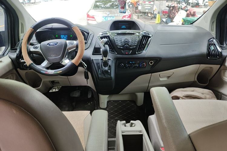 Used Ford Tourneo Custom 2017 2.0T Automatic Elite Edition Center Console