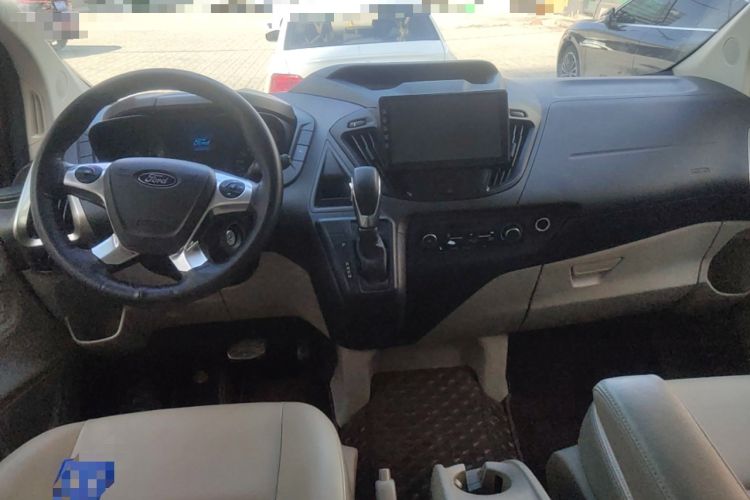 Used Ford Tourneo Custom 2017 2.0T Automatic Elite Edition Center Console