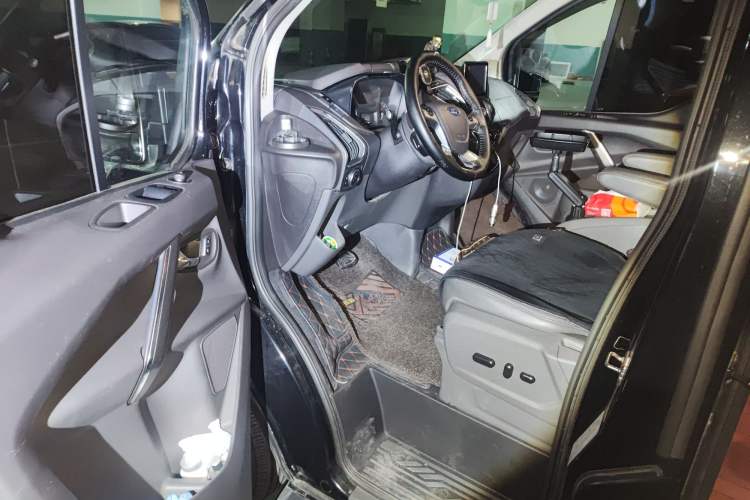 Used Ford Tourneo Custom 2017 2.0T Automatic Elite Version Driver Seat
