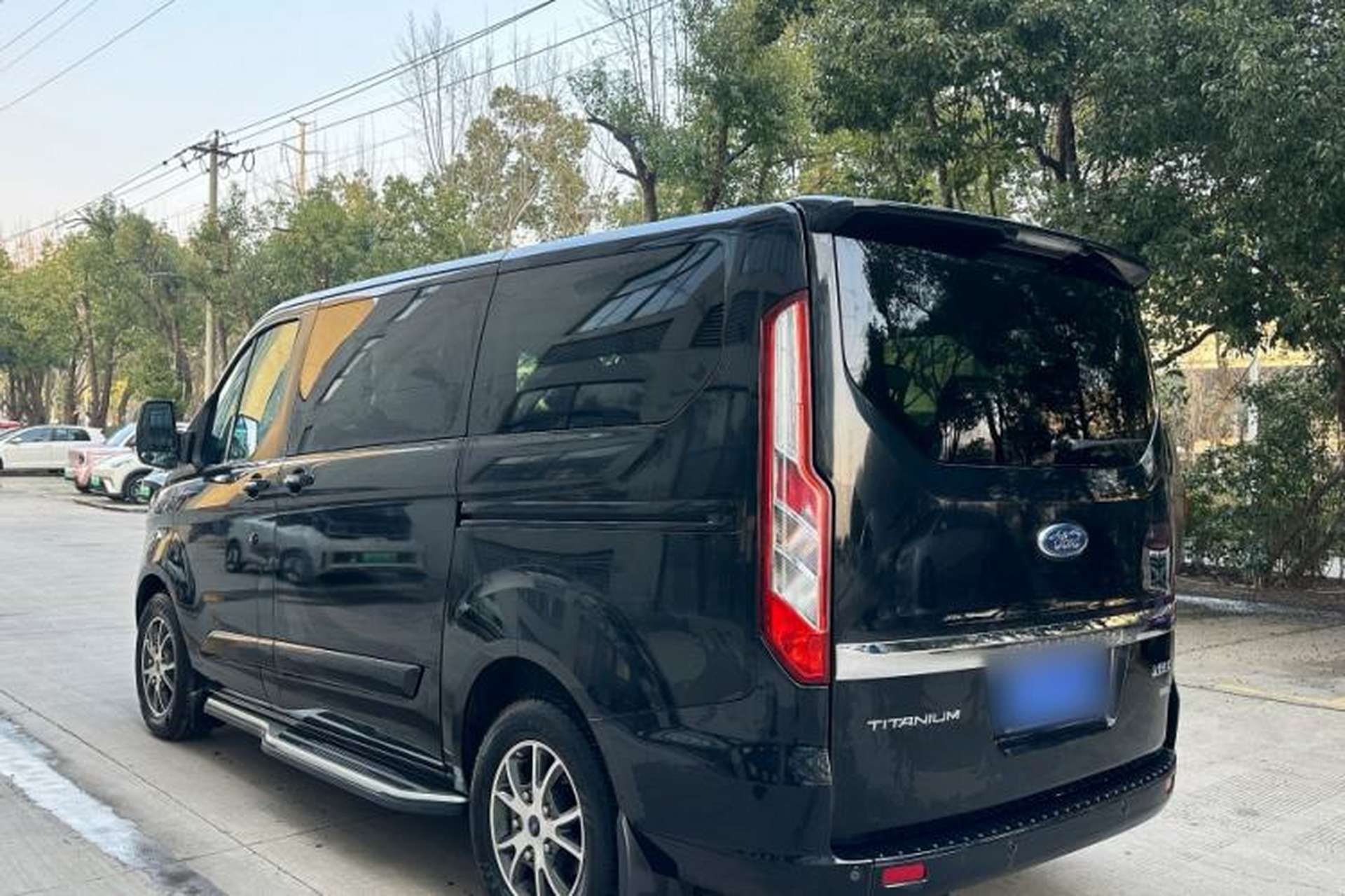 Used Ford Tourneo Custom 2017 2.0T Automatic Elite Version Exterior 2
