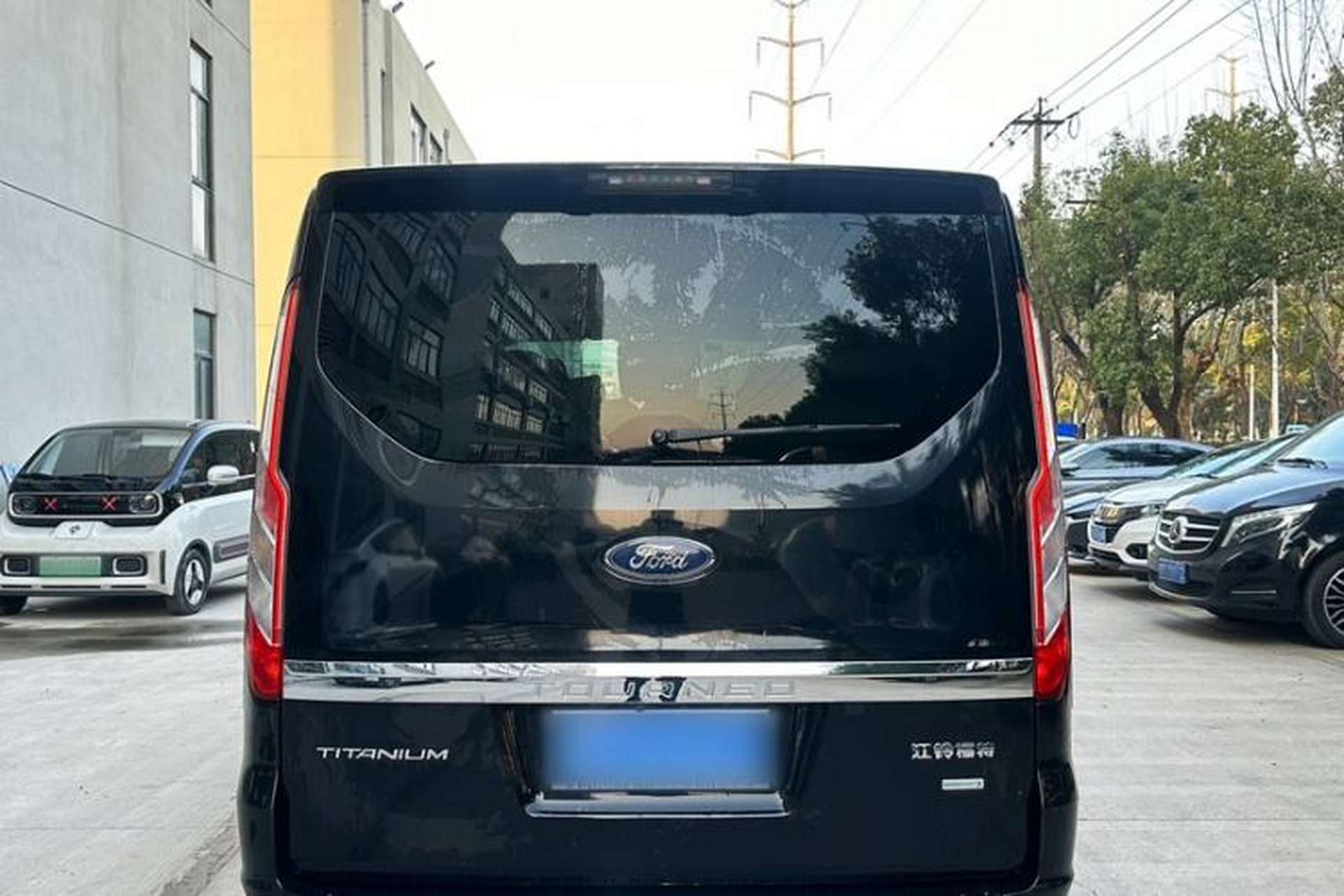 Used Ford Tourneo Custom 2017 2.0T Automatic Elite Version Exterior 5