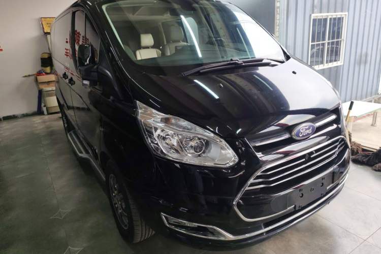 Used Ford Tourneo Custom 2017 2.0T Automatic Business Class Version Front Right 45 Deg