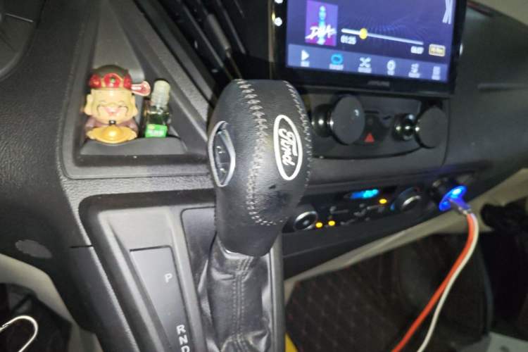 Used Ford Tourneo Custom 2017 2.0T Automatic Elite Edition Gear Lever