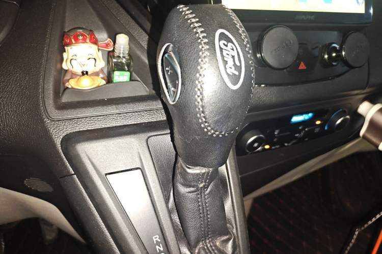 Used Ford Tourneo Custom 2017 2.0T Automatic Elite Edition Gear Lever
