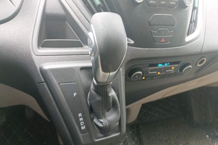 Used Ford Tourneo Custom 2017 2.0T Automatic Elite Edition Gear Lever