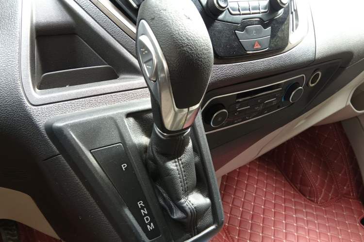 Used Ford Tourneo Custom 2017 2.0T Automatic Elite Edition Gear Lever