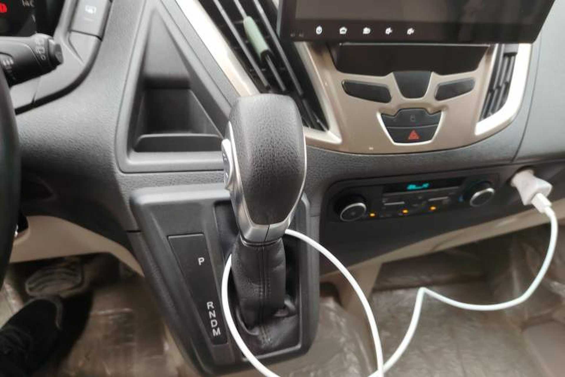 Used Ford Tourneo Custom 2017 2.0T Automatic Elite Edition Gear Lever