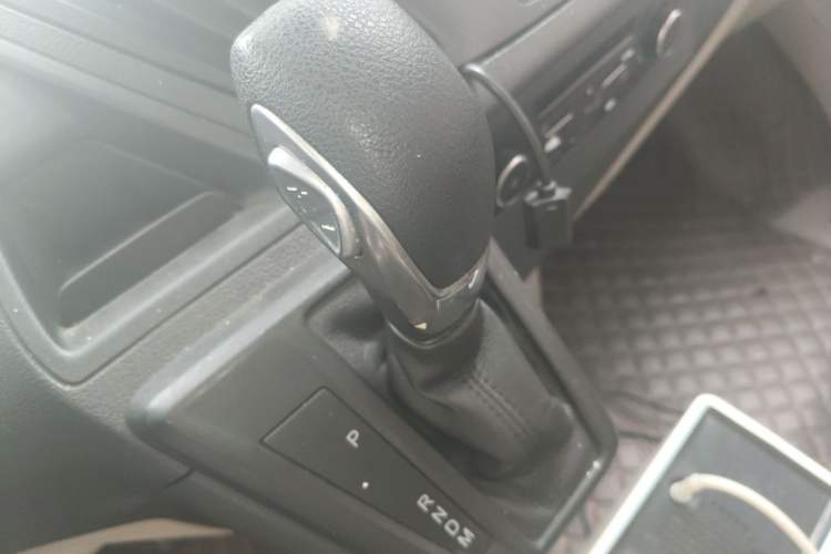 Used Ford Tourneo Custom 2017 2.0T Automatic Elite Edition Gear Lever