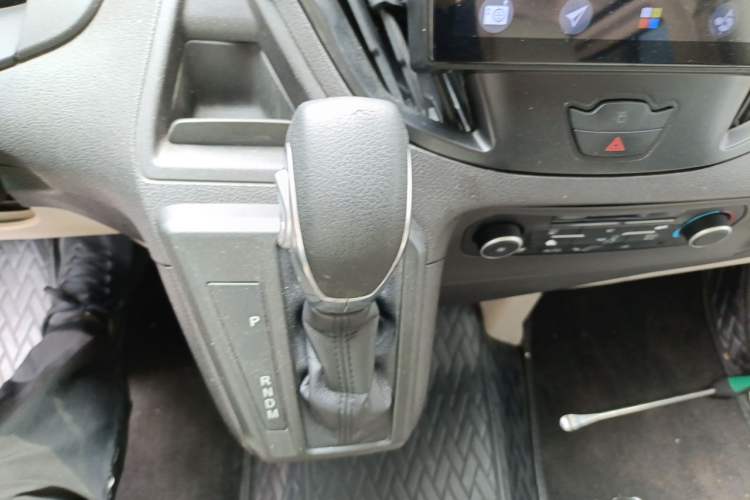 Used Ford Tourneo Custom 2017 2.0T Automatic Elite Edition Gear Lever