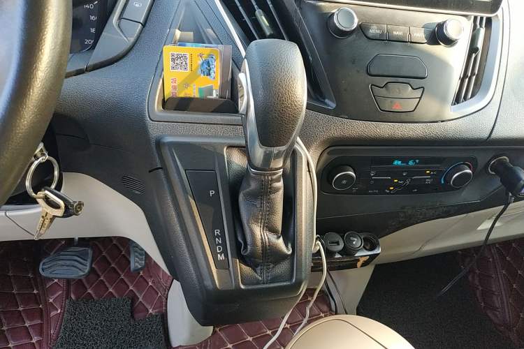 Used Ford Tourneo Custom 2017 2.0T Automatic Elite Edition Gear Lever