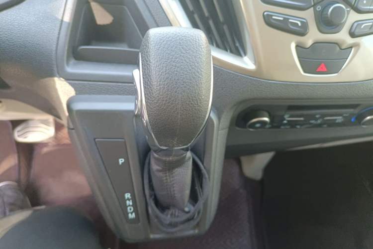Used Ford Tourneo Custom 2017 2.0T Automatic Elite Version Gear Lever