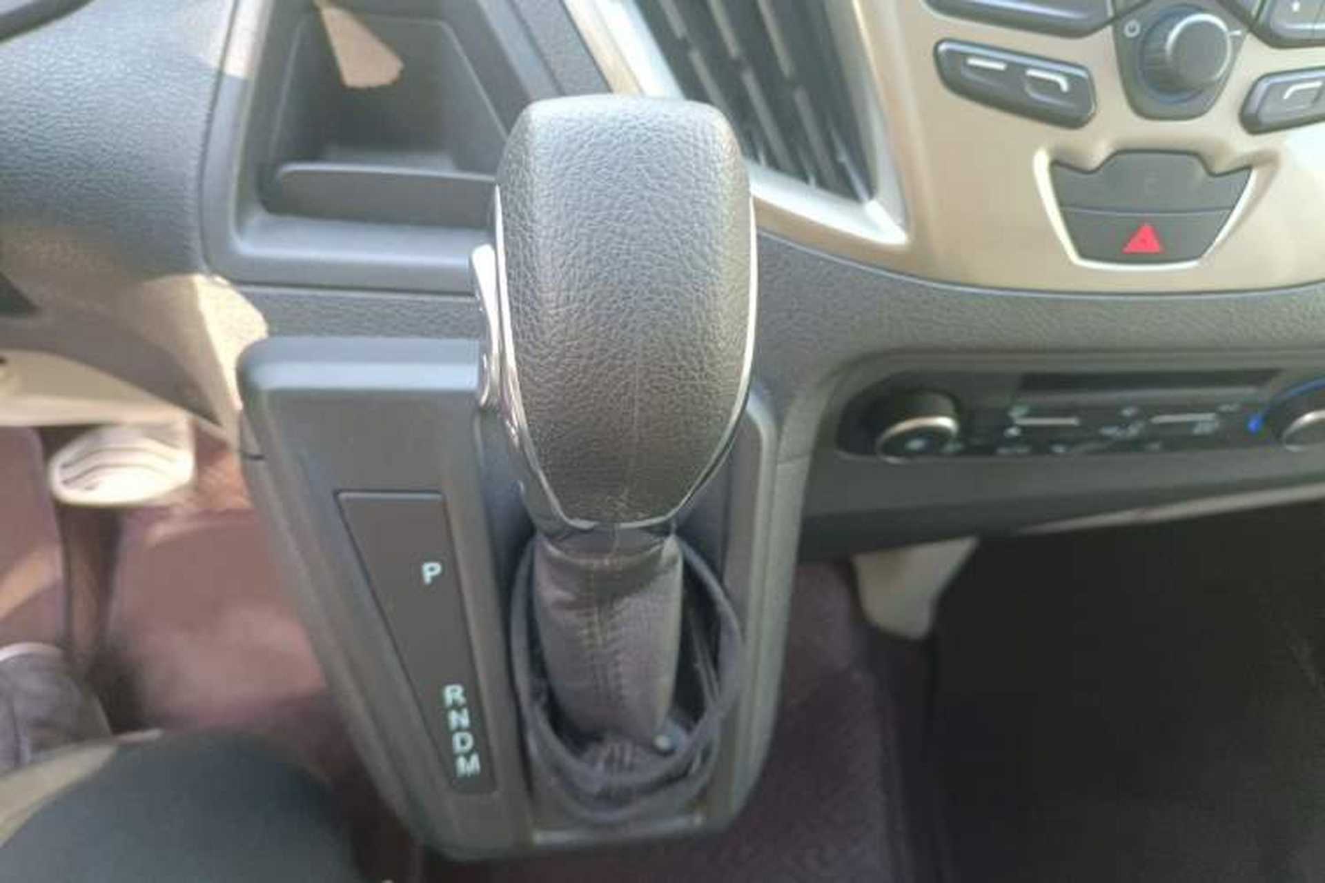 Used Ford Tourneo Custom 2017 2.0T Automatic Elite Version Gear Lever