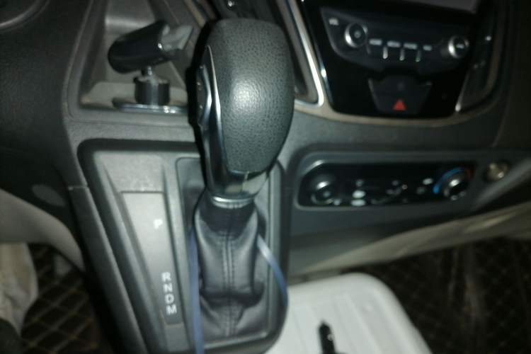 Used Ford Tourneo Custom 2017 2.0T Automatic Business Class Version Gear Lever