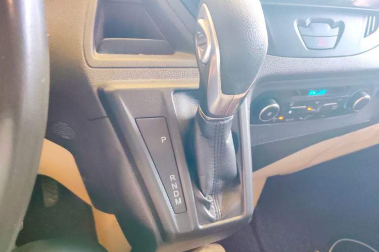 Used Ford Tourneo Custom 2017 2.0T Automatic Elite Edition Gear Lever