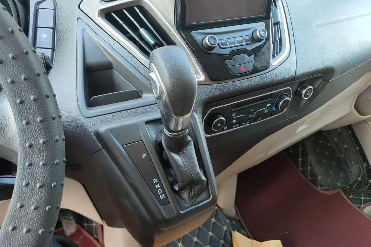 Used Ford Tourneo Custom 2017 2.0T Automatic Elite Version Gear Lever