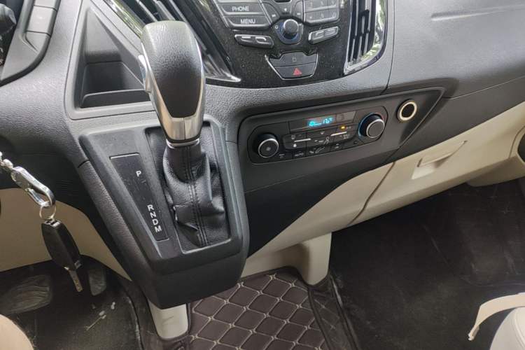 Used Ford Tourneo Custom 2017 2.0T Automatic Elite Edition Gear Lever