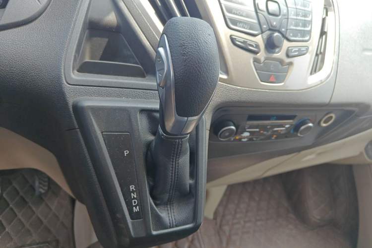 Used Ford Tourneo Custom 2017 2.0T Automatic Elite Edition Gear Lever
