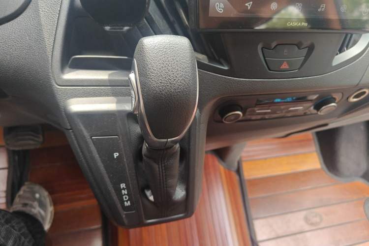 Used Ford Tourneo Custom 2017 2.0T Automatic Elite Version Gear Lever