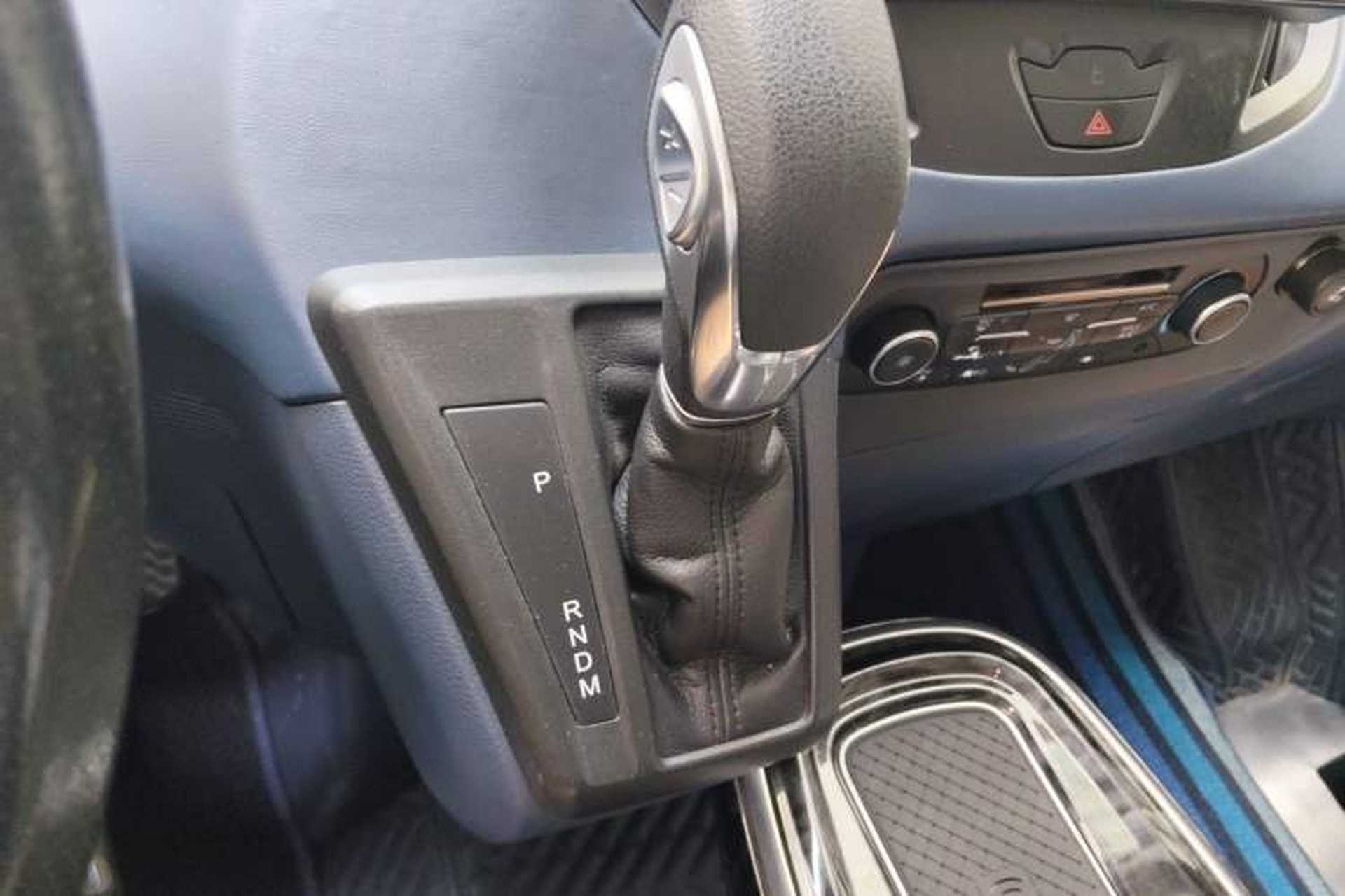 Used Ford Tourneo Custom 2017 2.0T Automatic Elite Edition Gear Lever