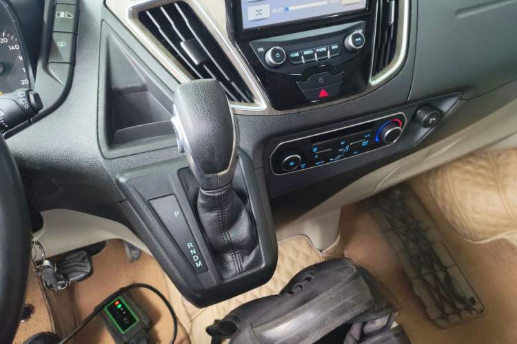Used Ford Tourneo Custom 2017 2.0T Automatic Business Class Version Gear Lever