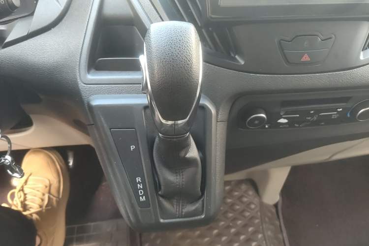 Used Ford Tourneo Custom 2017 2.0T Automatic Elite Edition Gear Lever