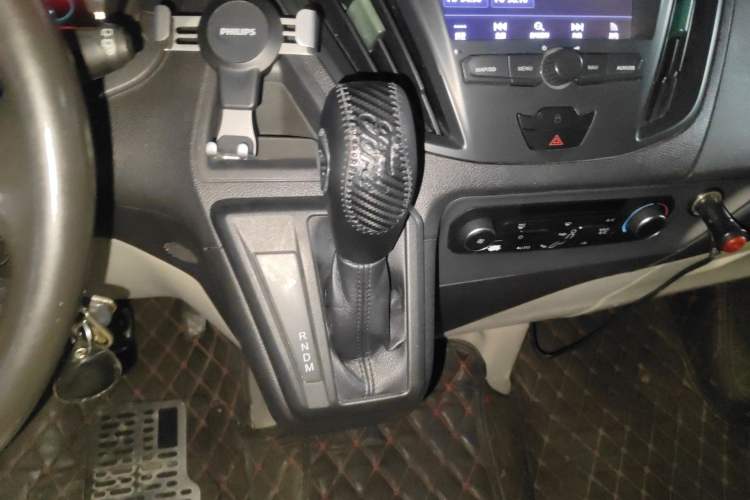 Used Ford Tourneo Custom 2017 2.0T Automatic Elite Edition Gear Lever
