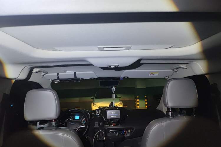 Used Ford Tourneo Custom 2017 2.0T Automatic Elite Version Headliner