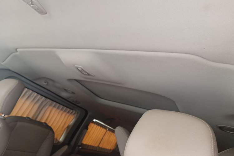 Used Ford Tourneo Custom 2017 2.0T Automatic Elite Version Headliner