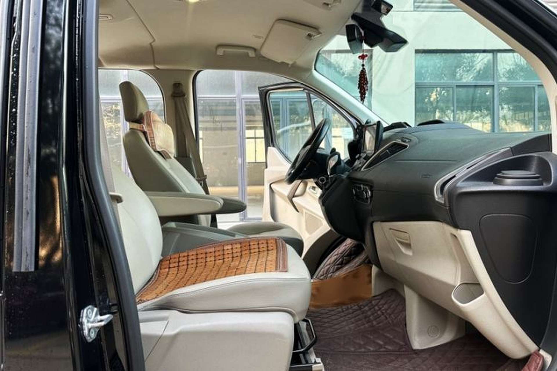Used Ford Tourneo Custom 2017 2.0T Automatic Elite Version Interior 1