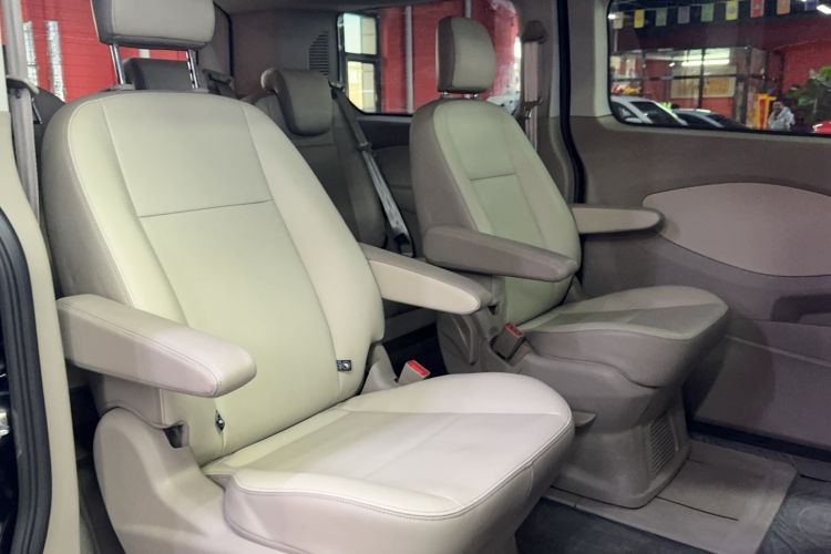 Used Ford Tourneo Custom 2017 2.0T Automatic Elite Edition Interior 2