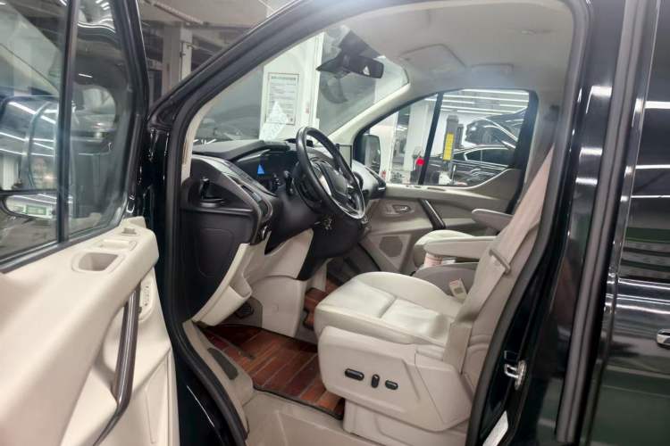 Used Ford Tourneo Custom 2017 2.0T Automatic Elite Version Interior 2