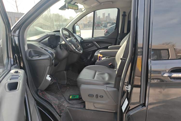 Used Ford Tourneo Custom 2017 2.0T Automatic Elite Version Left Front Seat