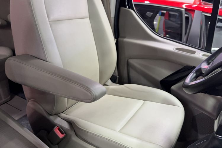 Used Ford Tourneo Custom 2017 2.0T Automatic Elite Edition Left Front Seat