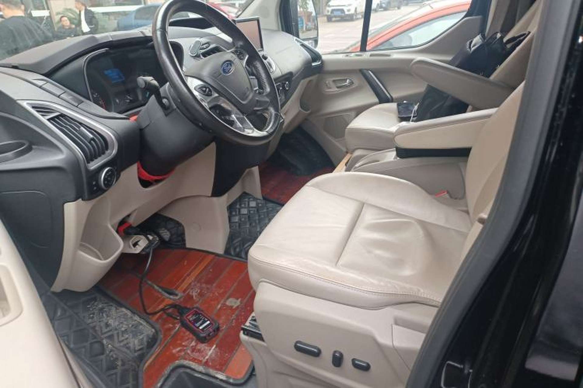 Used Ford Tourneo Custom 2017 2.0T Automatic Elite Version Left Front Seat