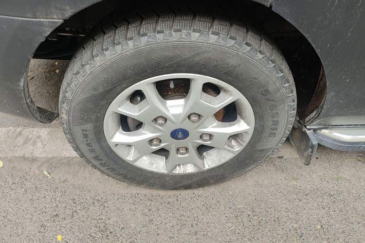 Used Ford Tourneo Custom 2017 2.0T Automatic Elite Edition Left Front Wheel Hub