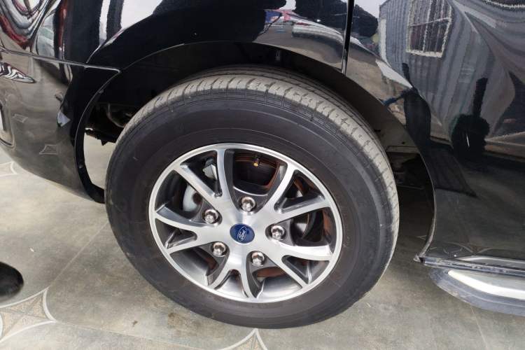 Used Ford Tourneo Custom 2017 2.0T Automatic Business Class Version Left Front Wheel Hub