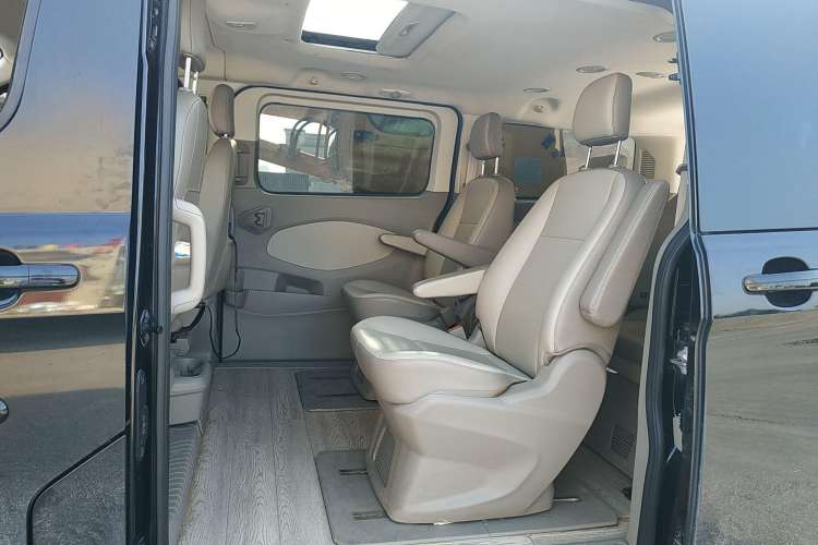 Used Ford Tourneo Custom 2017 2.0T Automatic Elite Edition Left Rear Seat