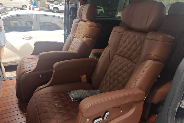 Used Ford Tourneo Custom 2017 2.0T Automatic Elite Version Left Rear Seat