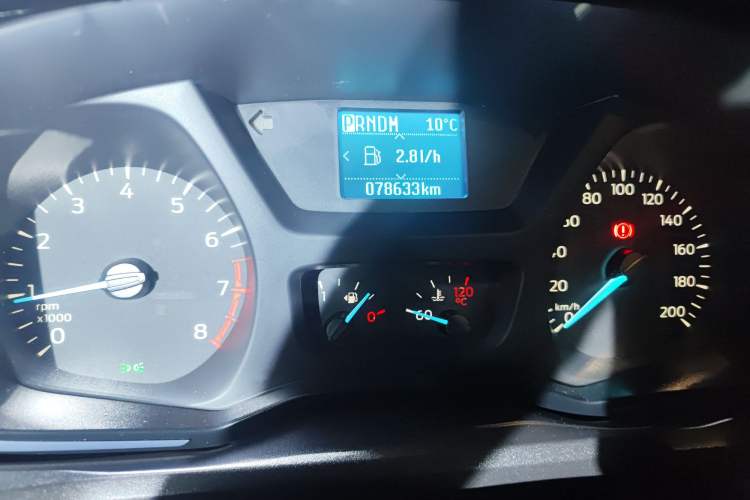 Used Ford Tourneo Custom 2017 2.0T Automatic Elite Version Odometer Close Up