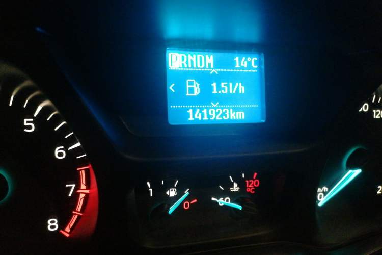 Used Ford Tourneo Custom 2017 2.0T Automatic Business Class Version Odometer Close Up