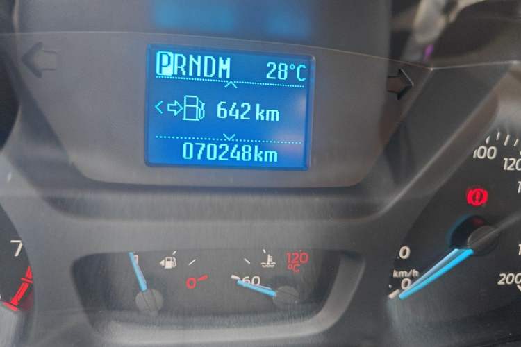 Used Ford Tourneo Custom 2017 2.0T Automatic Elite Version Odometer Close Up